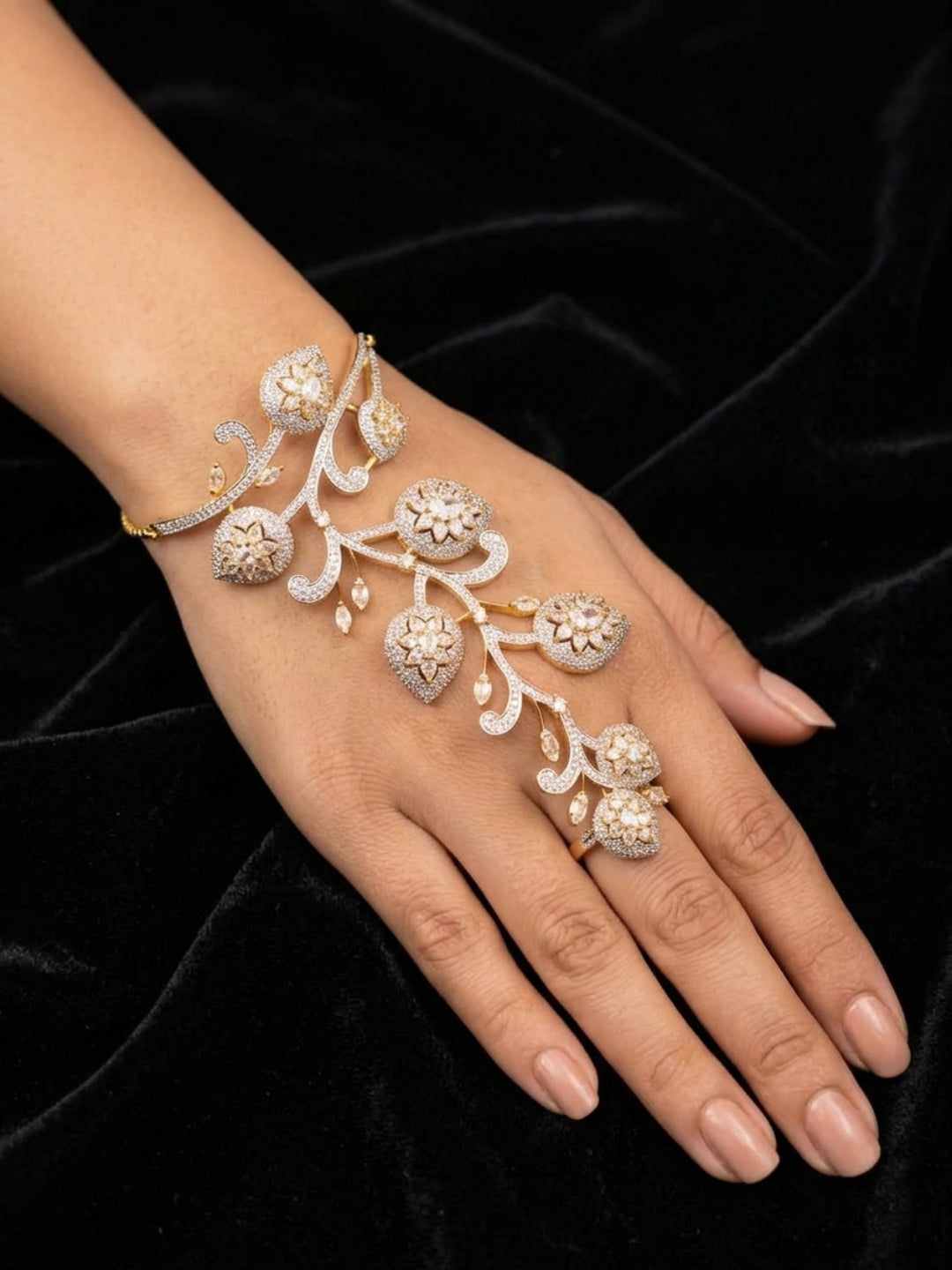 Ishhaara Floral Diamond Hathphool