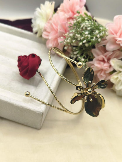 Ishhaara Floral Handcuff