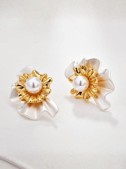 Ishhaara Floral Pearl Earring