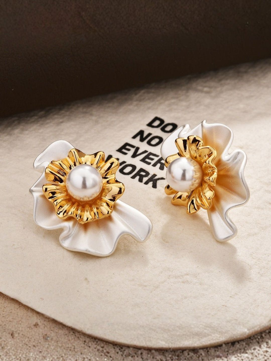 Ishhaara Floral Pearl Earring