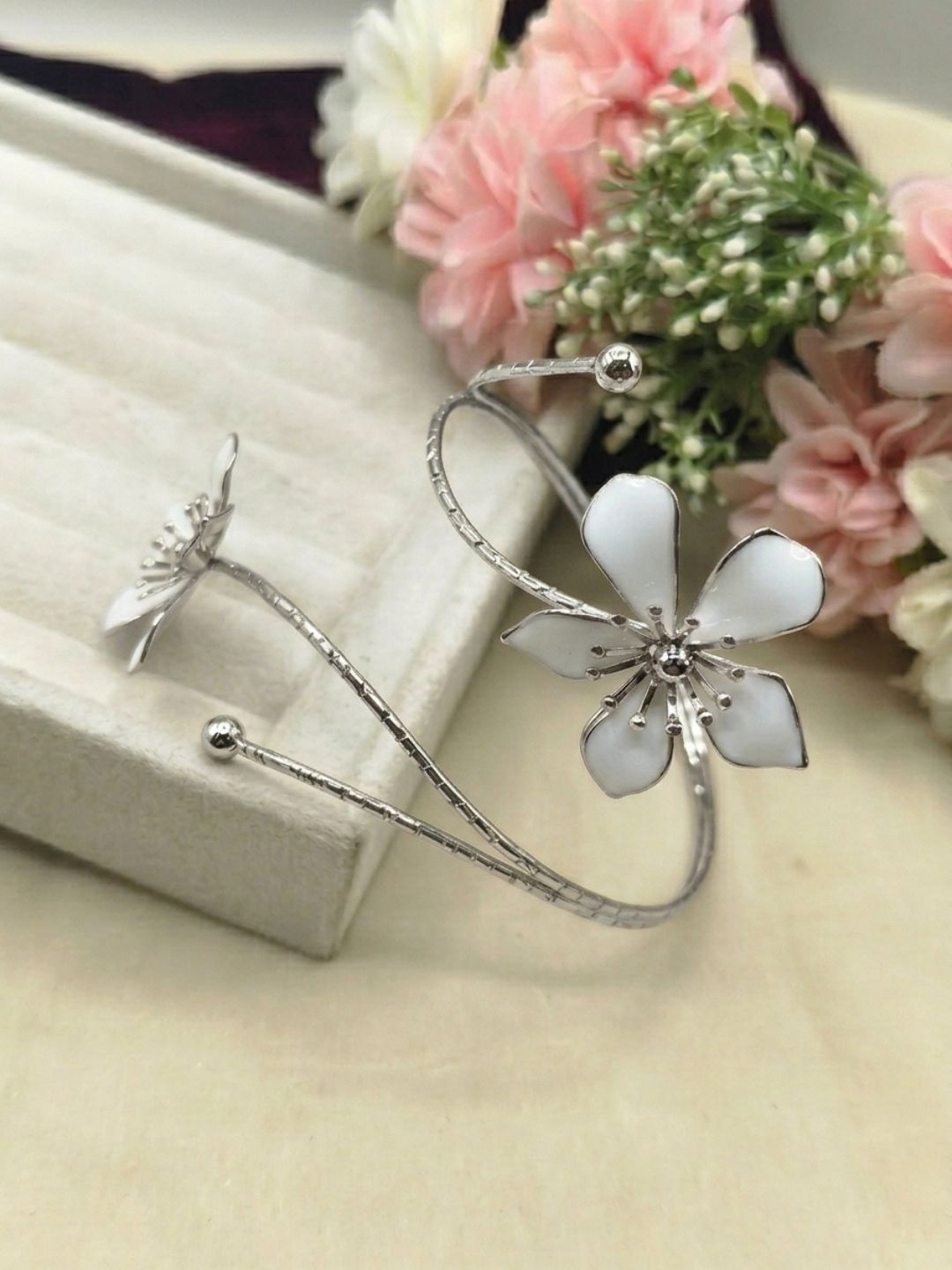 Ishhaara Floral Petal Shaped Arm Cuff