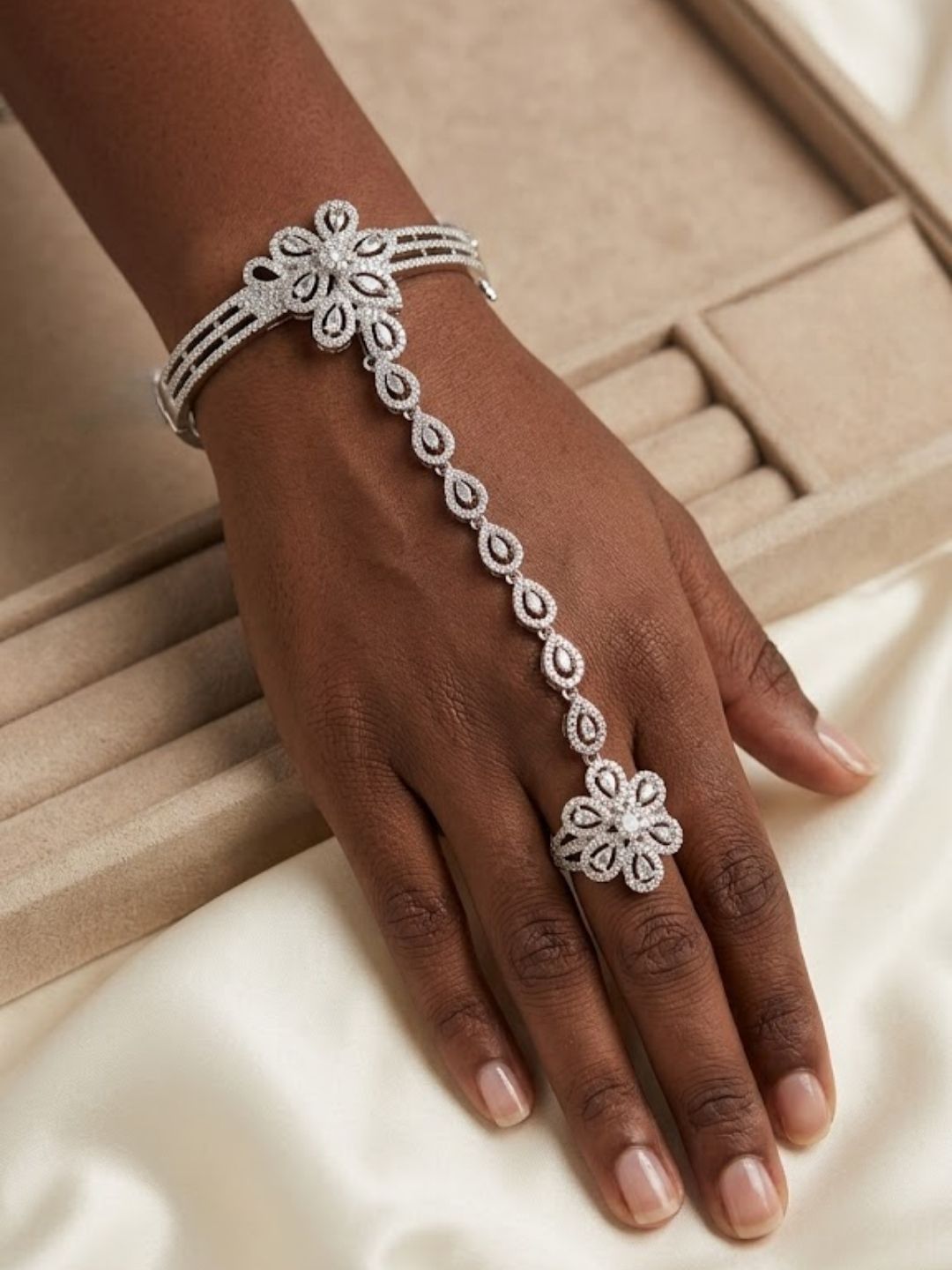 Ishhaara Floral Shaped Diamond Hathphool
