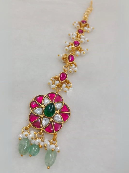 Ishhaara Floral Shaped Pearl Kundan Maang Tikka