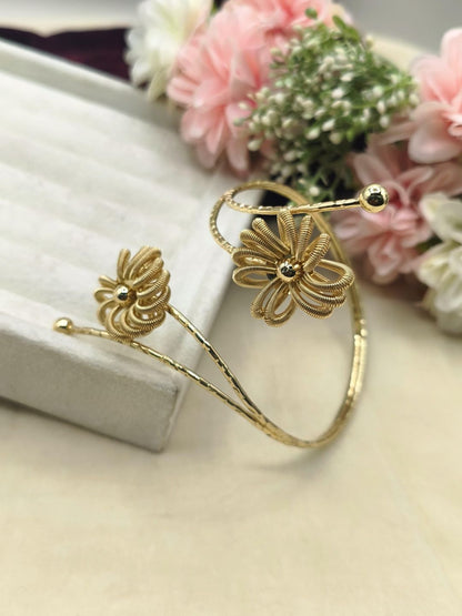 Ishhaara Flower Pattern Metal Arm Cuff