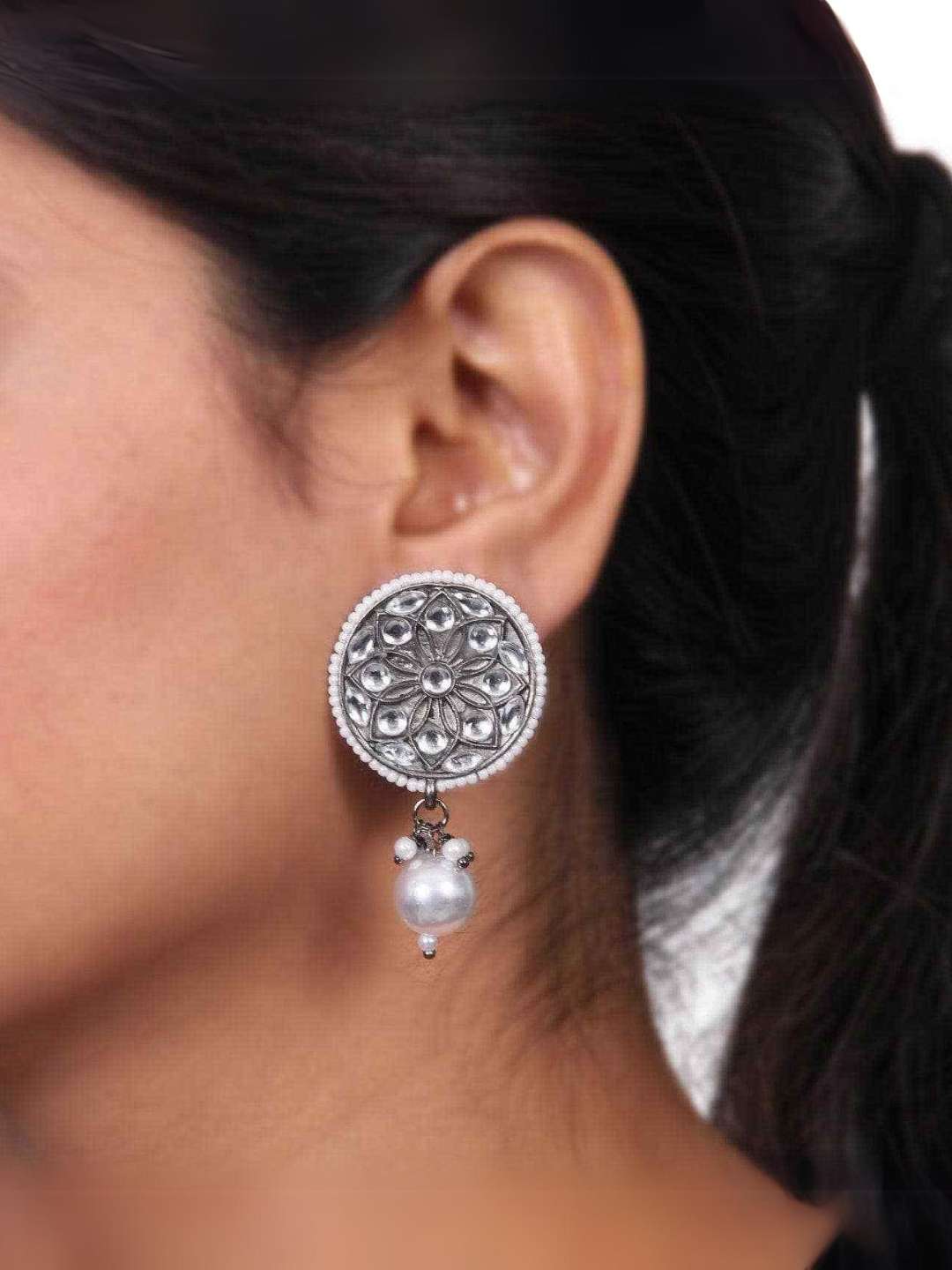 Ishhaara Flower Shape Stud Earring