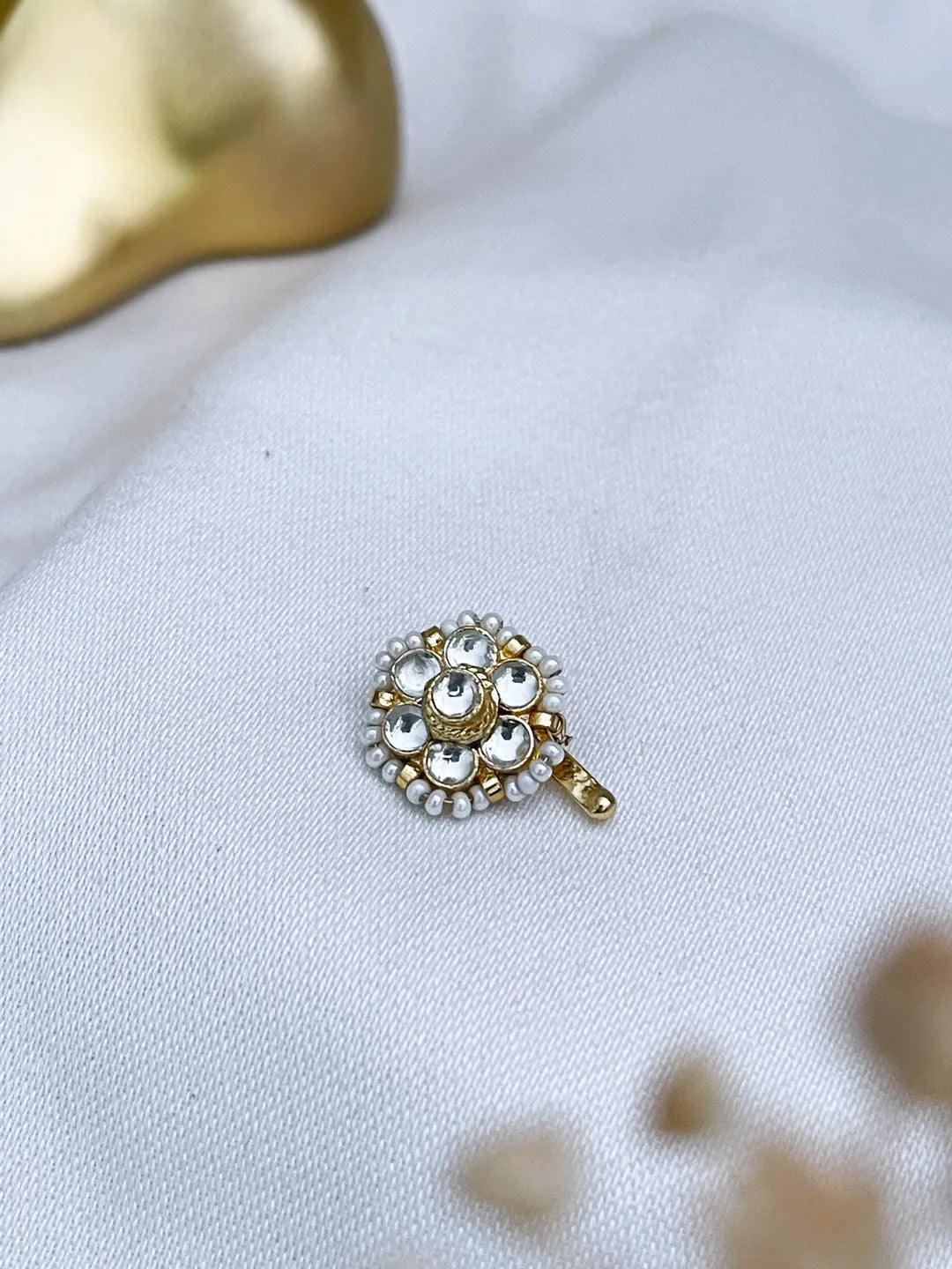 Ishhaara Flower Shaped Kundan And Pearl Studded Nath