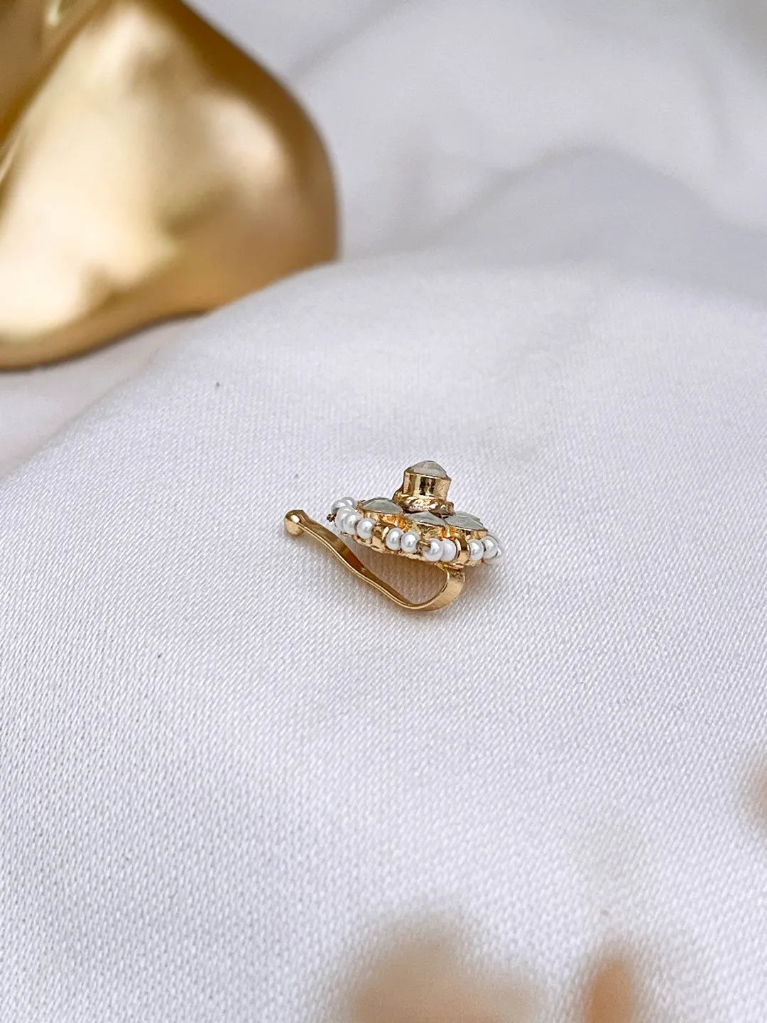 Ishhaara Flower Shaped Kundan And Pearl Studded Nath