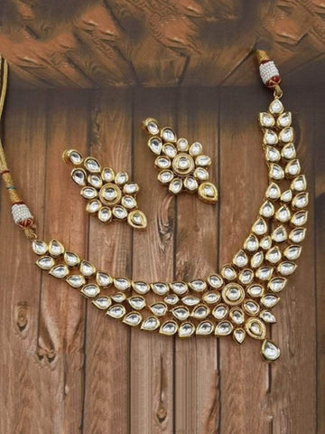 Ishhaara Flower Shaped Simple Kundan Necklace Set