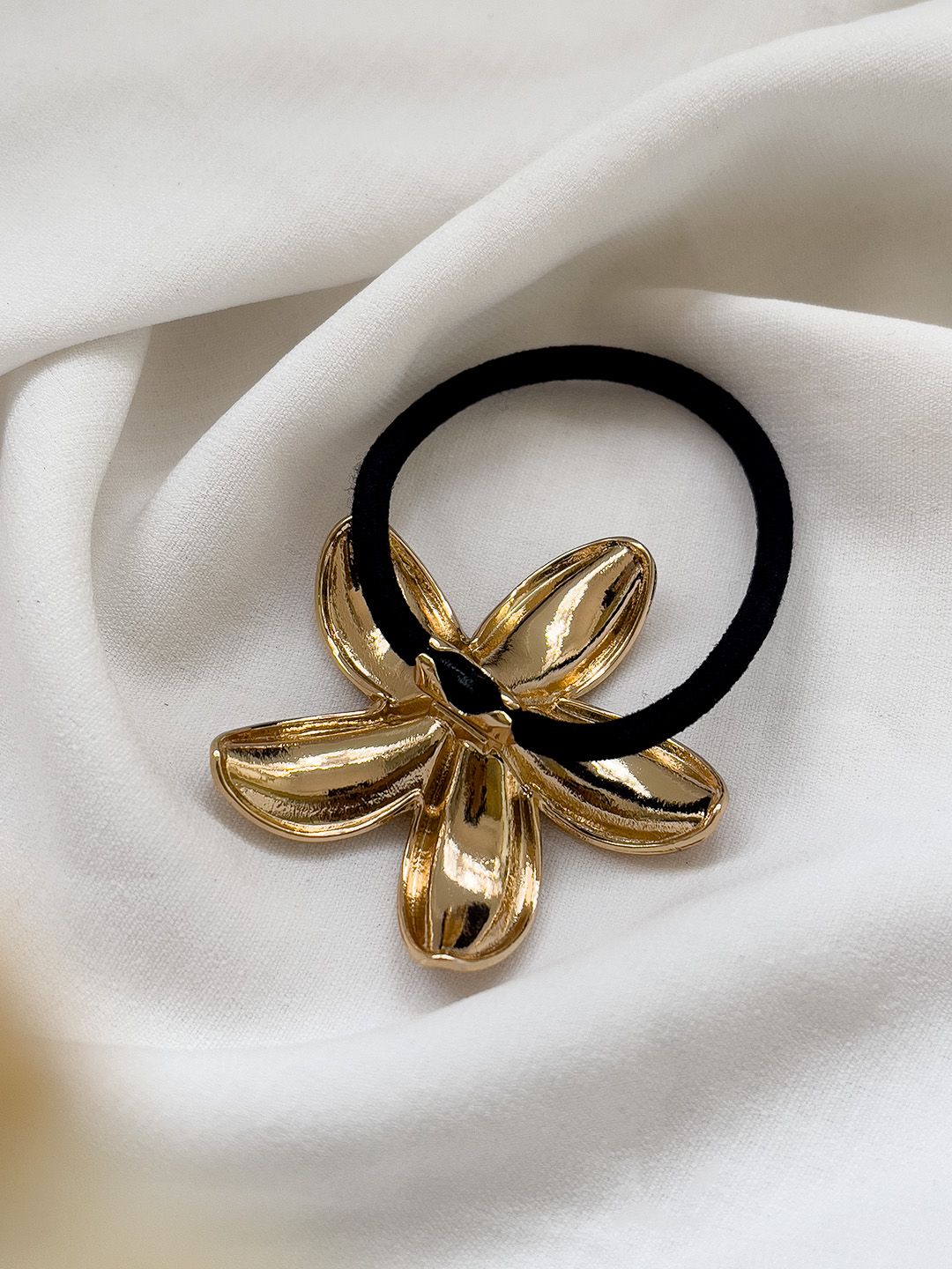 Ishhaara Flower Shaped Stainless Steel Rubber Band