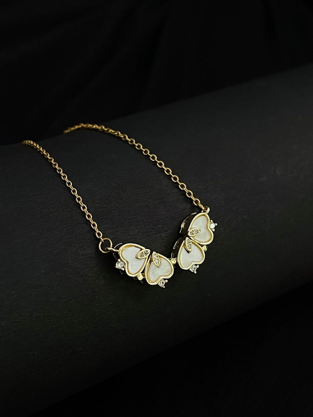 Ishhaara Four Leaf Clover Magnet Heart Necklace Pendants