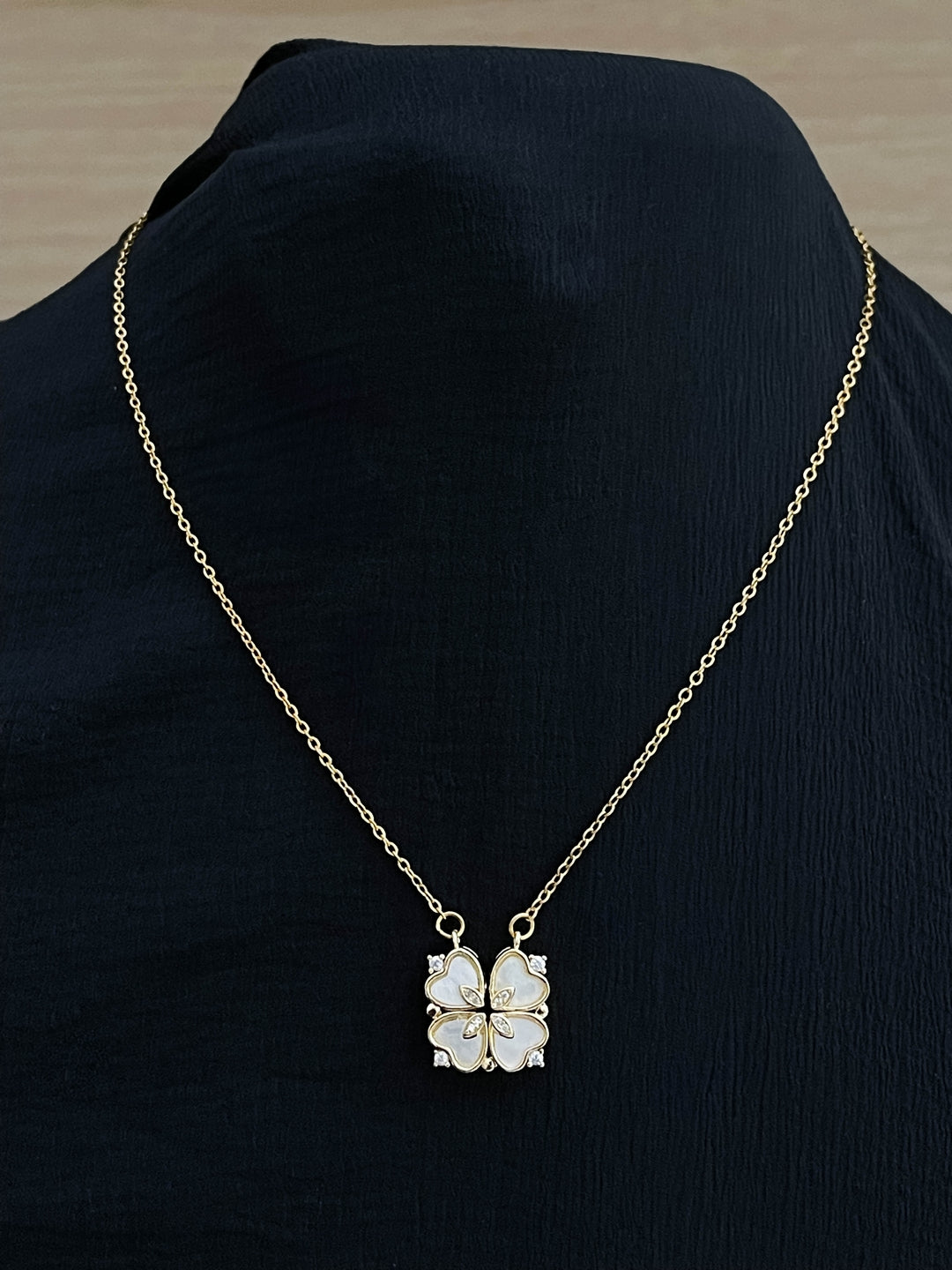 Ishhaara Four Leaf Clover Magnet Heart Necklace Pendants