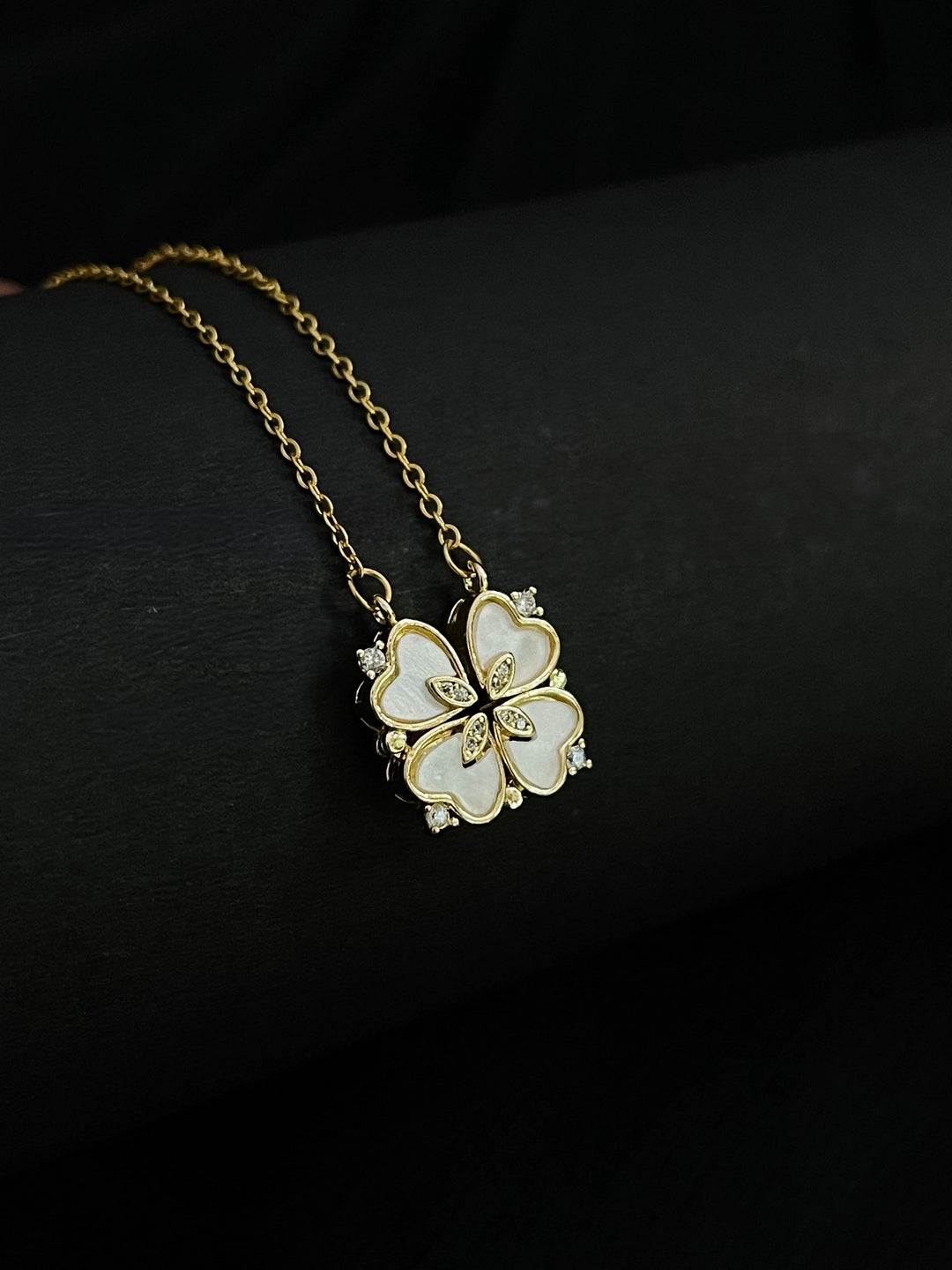 Ishhaara Four Leaf Clover Magnet Heart Necklace Pendants