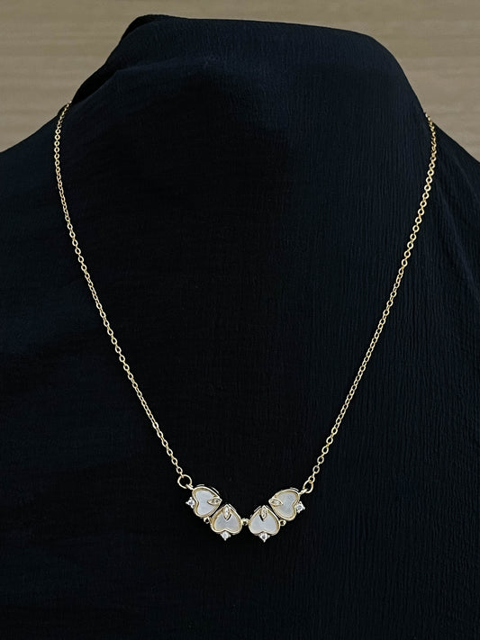 Ishhaara Four Leaf Clover Magnet Heart Necklace Pendants