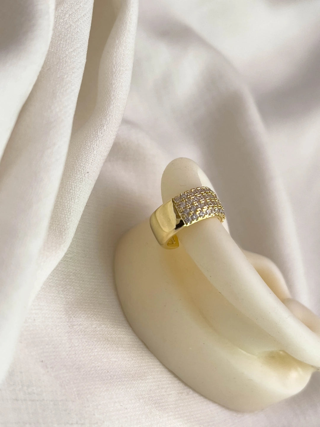 Ishhaara Four Row Half Eternity Earcuff