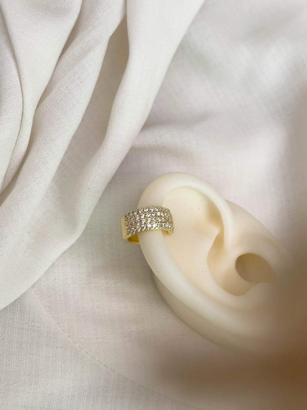 Ishhaara Four Row Half Eternity Earcuff