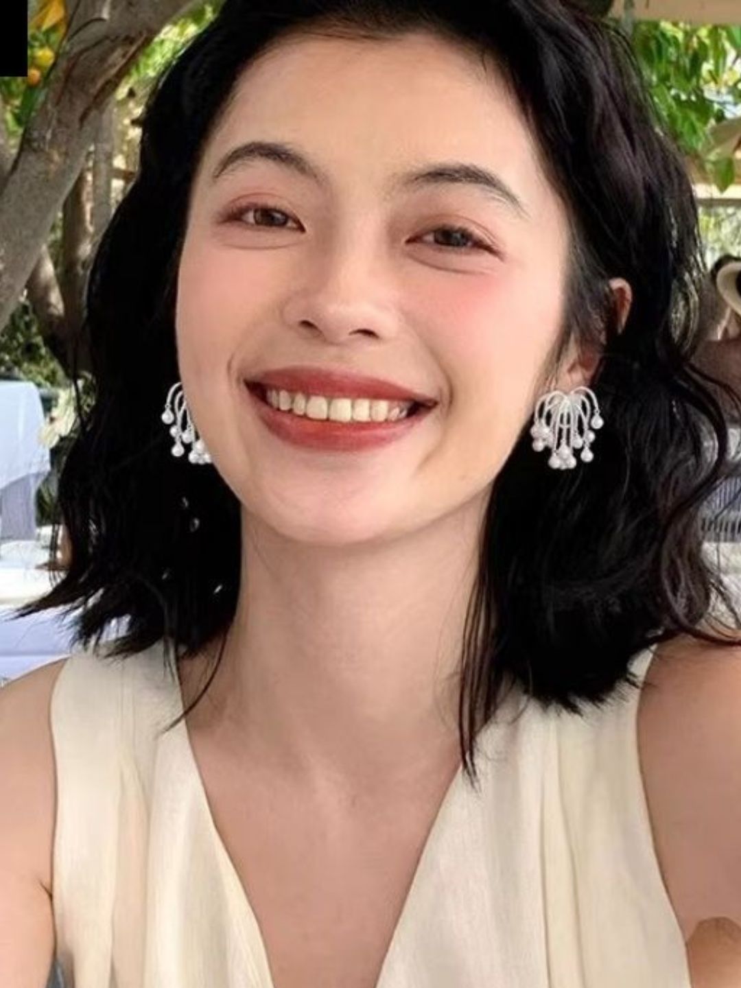 Ishhaara Frosted Frond Earring