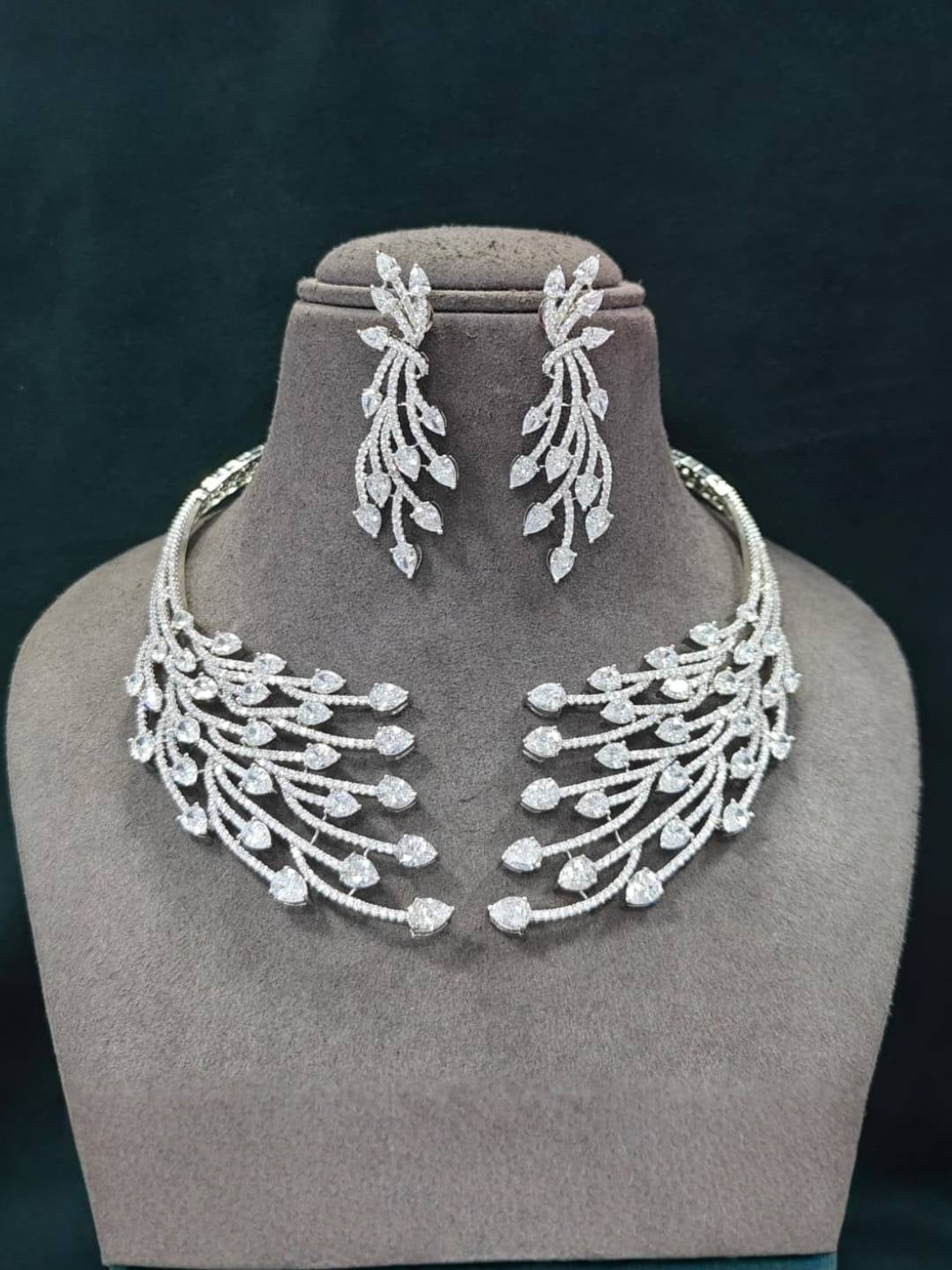 Ishhaara Fusion Diamond Necklace Set