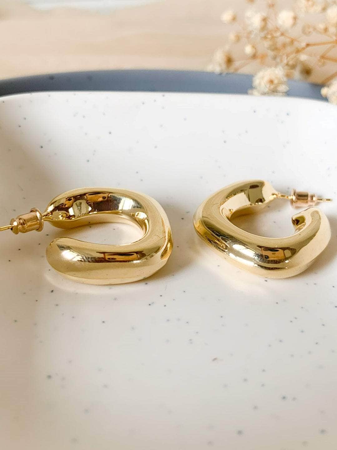 Ishhaara Geometric Hoop Earrings - Gold