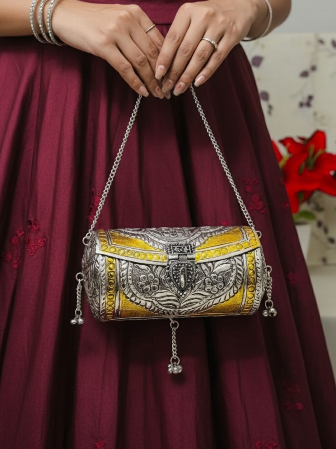 Ishhaara Ghoongro Studded Dual Tone Metal Bridal Clutch Bag