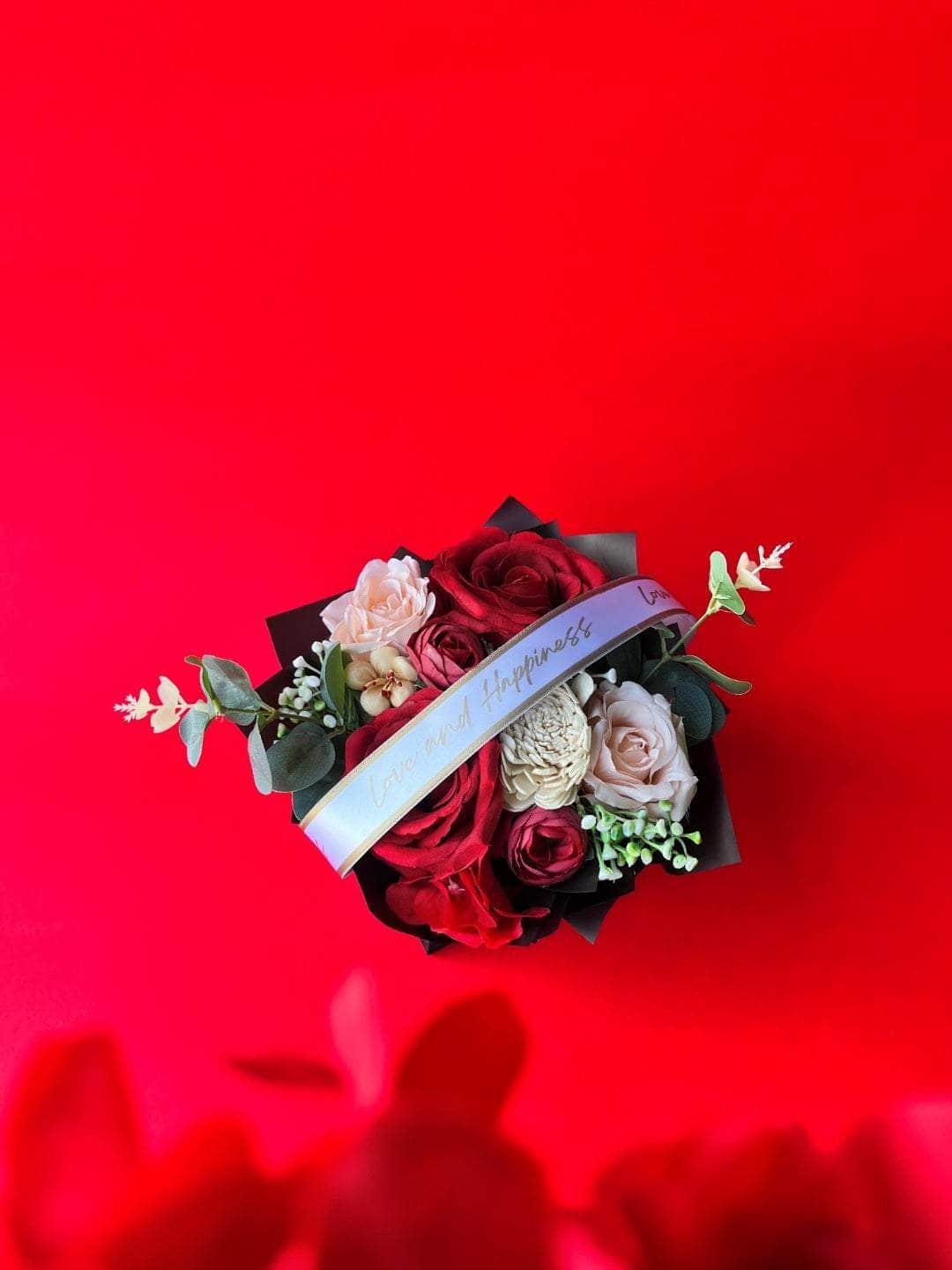 Ishhaara Gift Of Love - Mixed Rose Bouquet