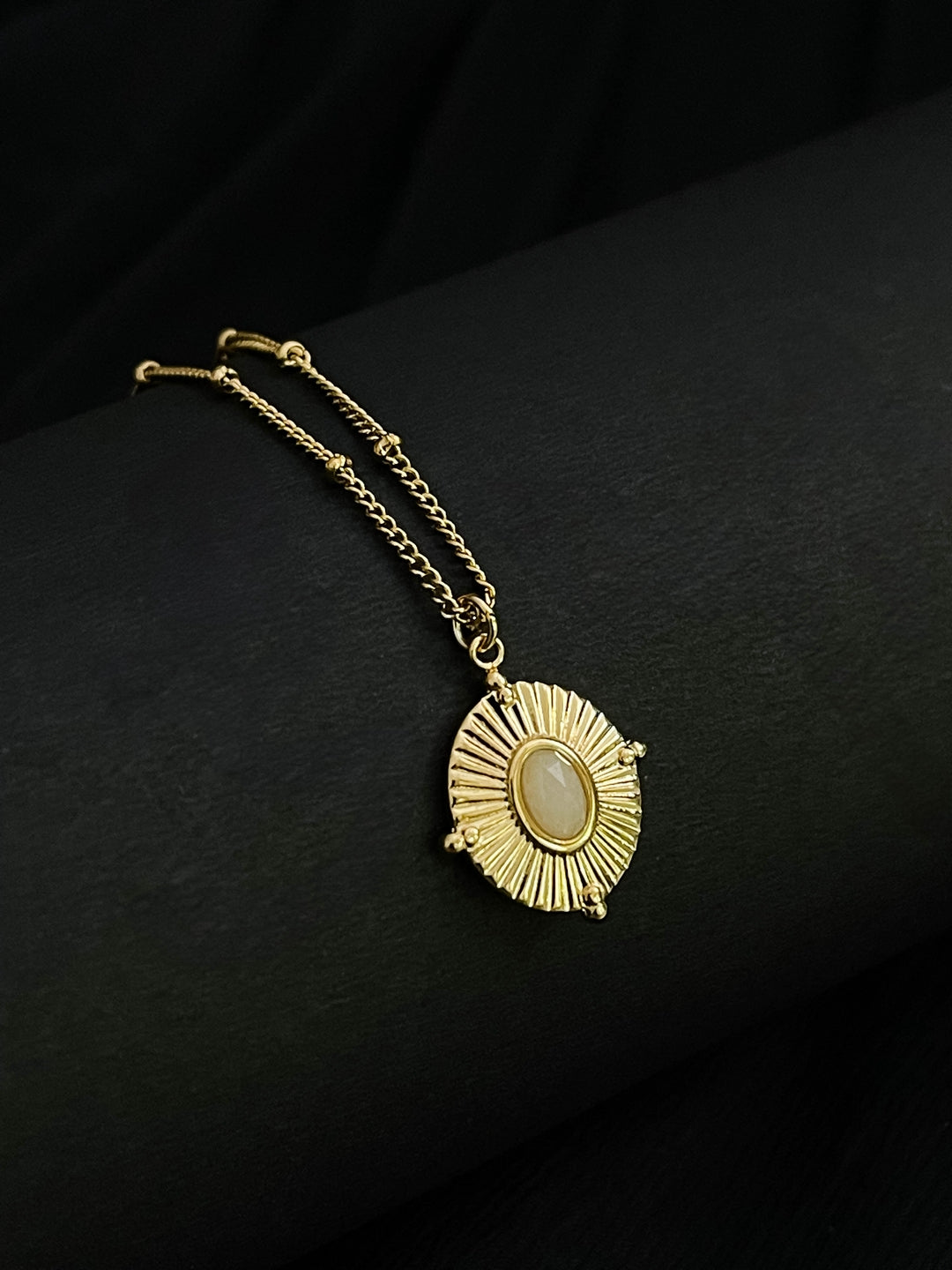Ishhaara Gleaming Sunbeam Necklace