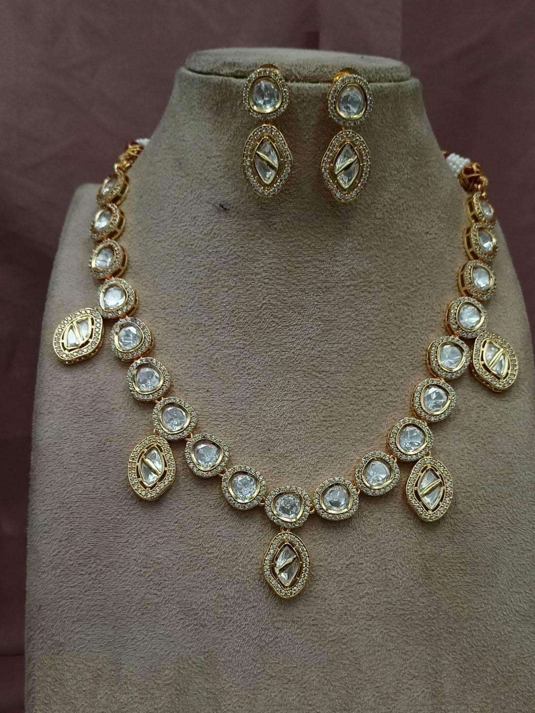 Ishhaara Gleamstone Necklace