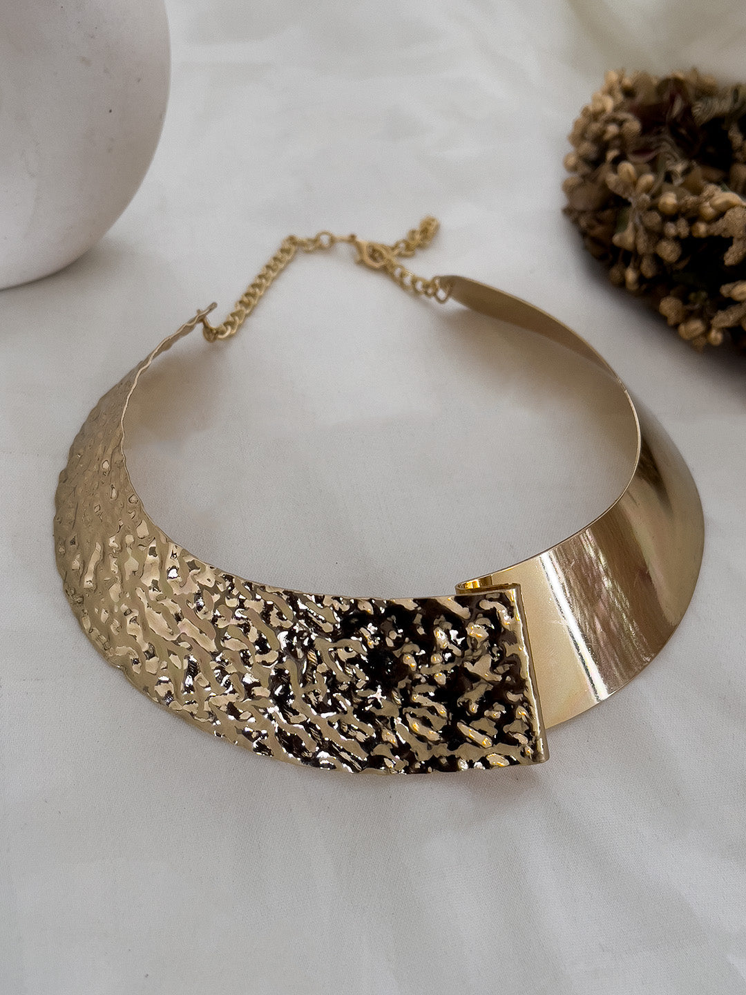 Ishhaara Gold Choker Cuff Necklace