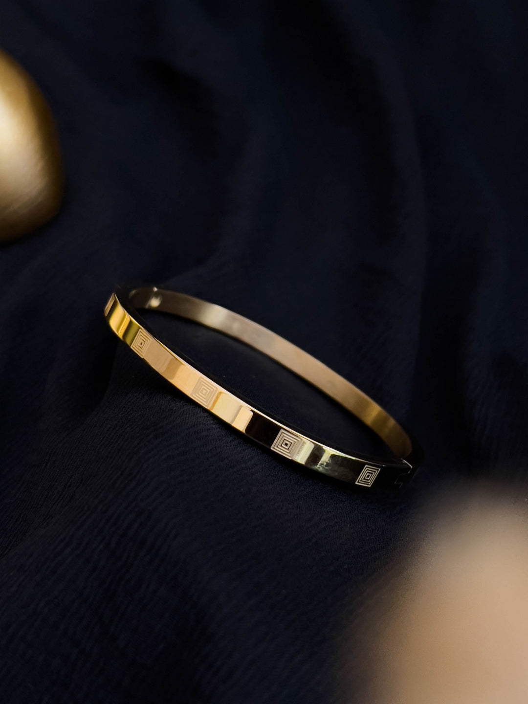 Ishhaara Gold Cuff Bracelet