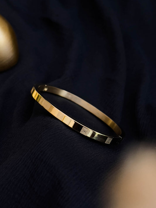 Ishhaara Gold Cuff Bracelet