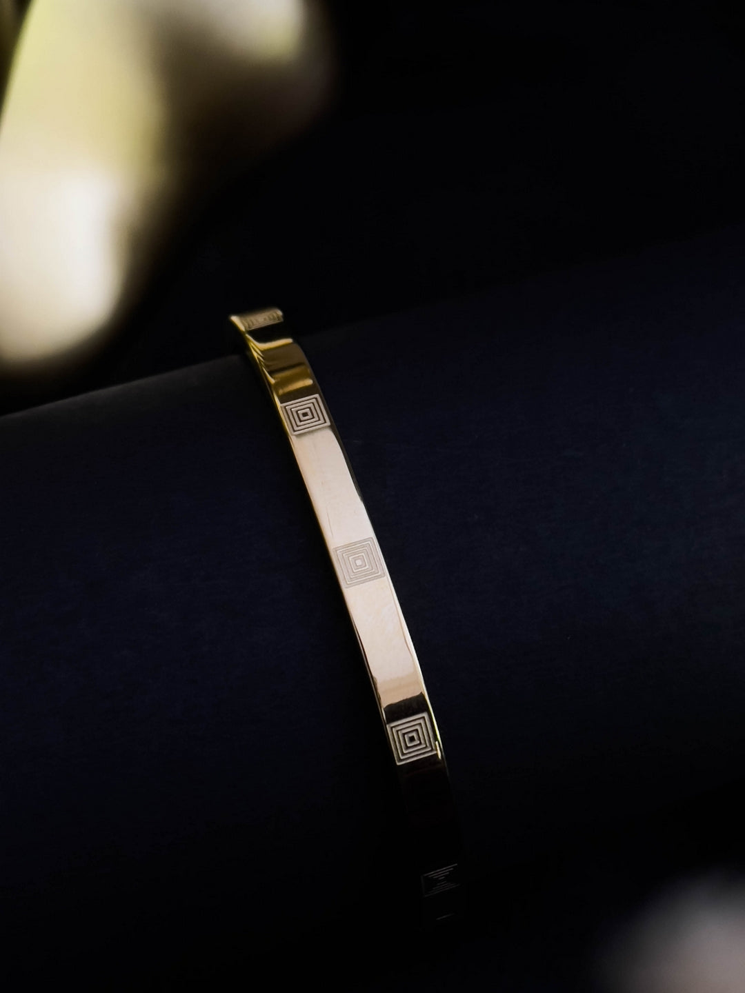 Ishhaara Gold Cuff Bracelet