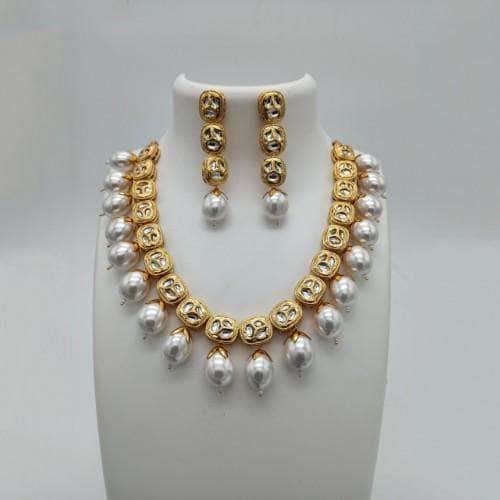 Ishhaara Gold Cut Work Oval Kundan Necklace And Earring Set