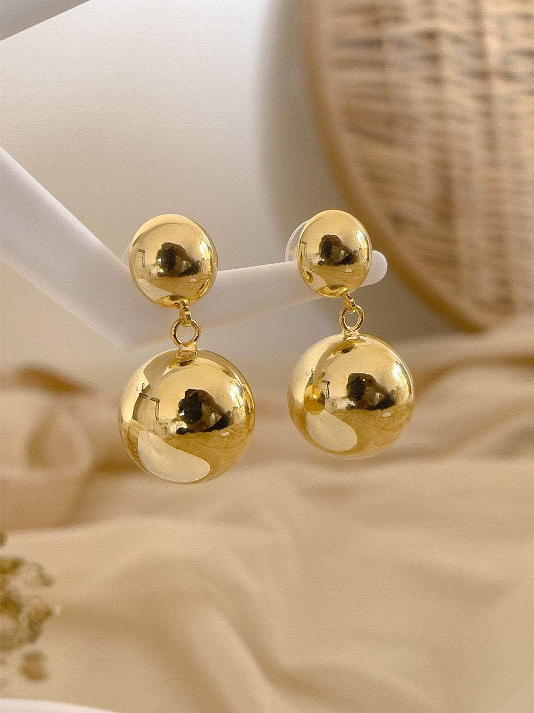 Ishhaara Gold Double Sphere Pierced Earrings