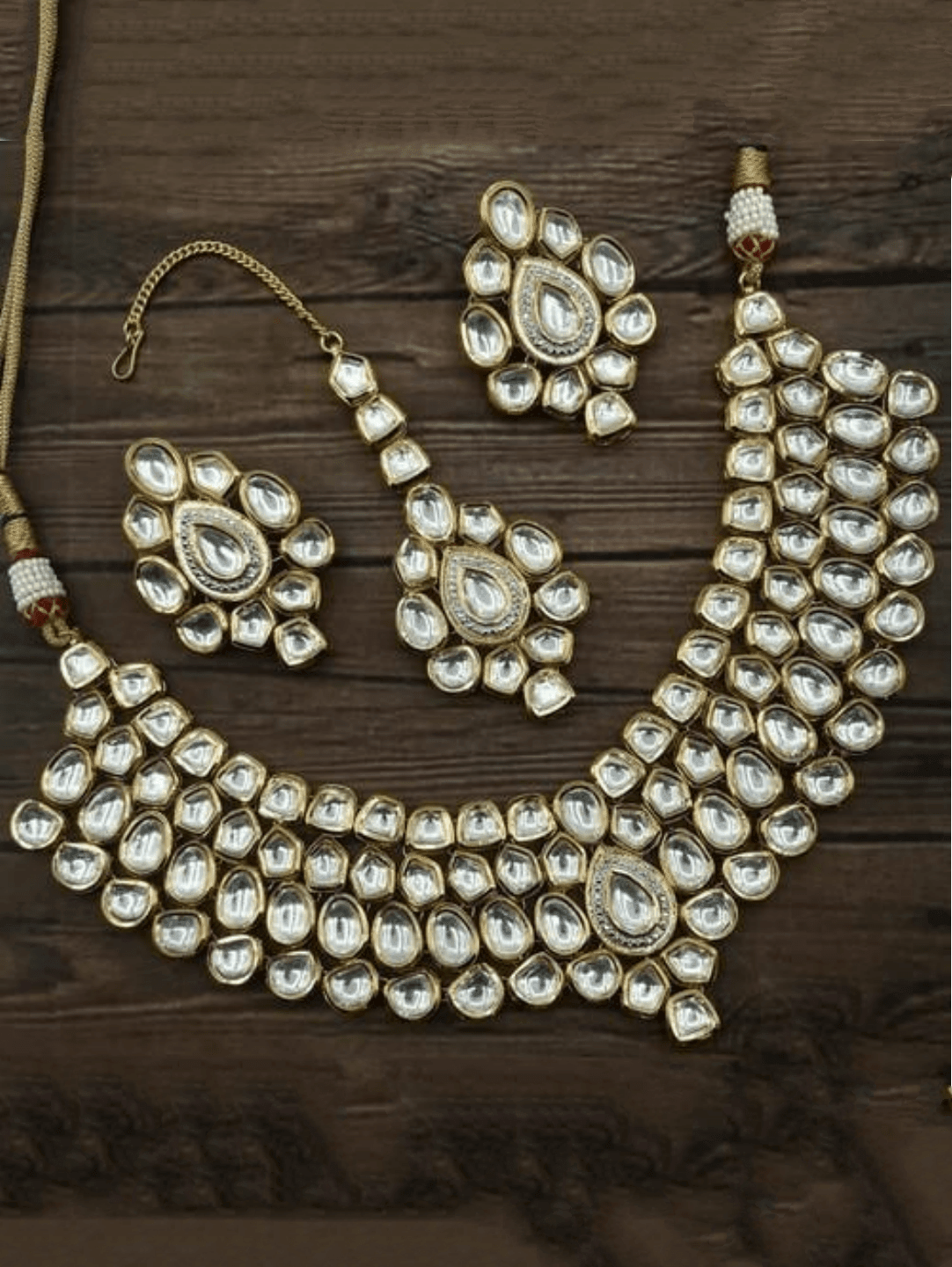 Ishhaara Kundan Fitted Set With Teeka