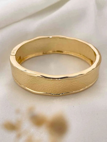 Ishhaara Gold Oval Hinged Bangle