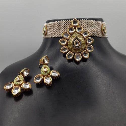 Ishhaara Piroi Antqiur Choker Set