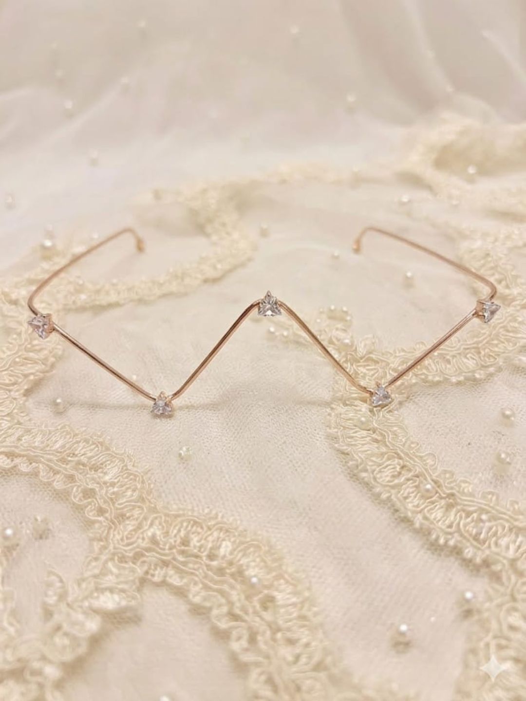 Ishhaara Gold Plated Minimal Facelet