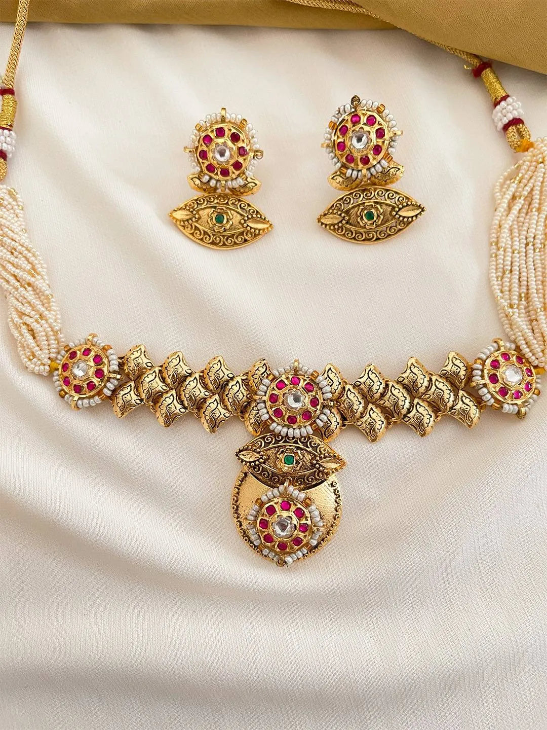 Ishhaara Gold Plated Stone Studded And Beaded Jewellery Set