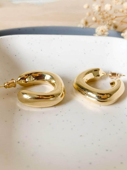 Ishhaara Shaheen Bhatt In Geometric Hoop Earrings