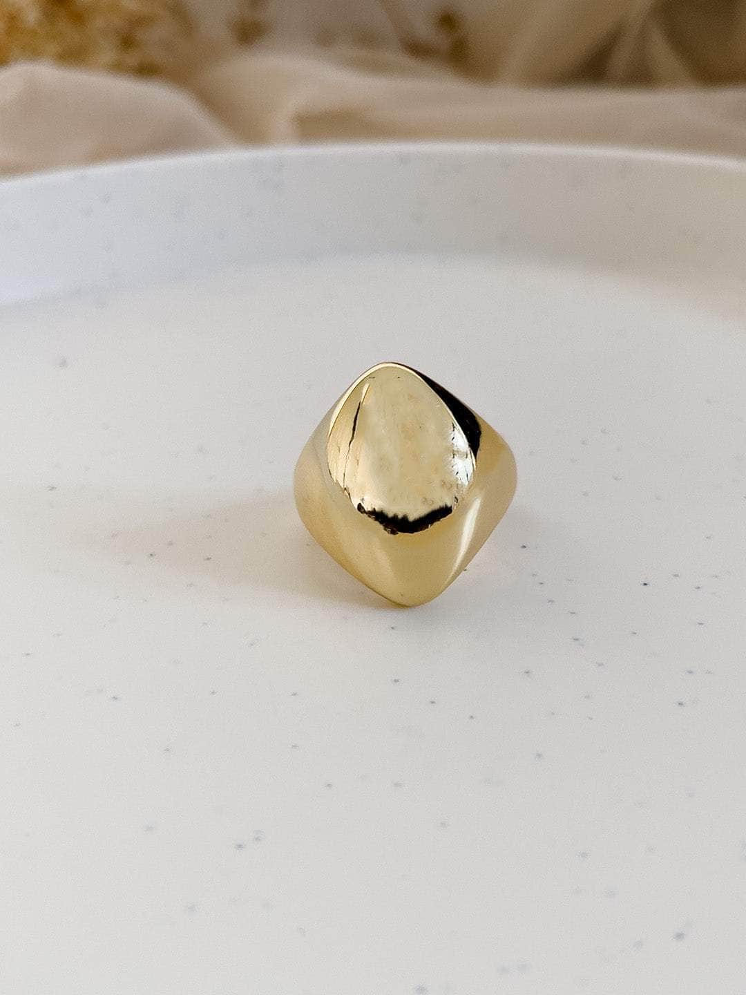 Ishhaara Gold Signet Ring