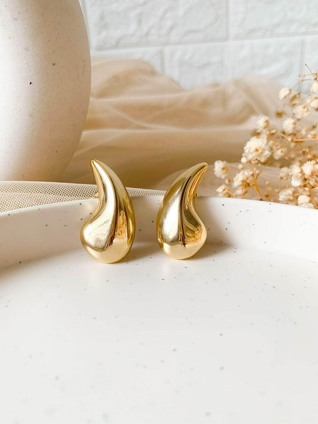 Ishhaara Small Eggplant Earrings Gold