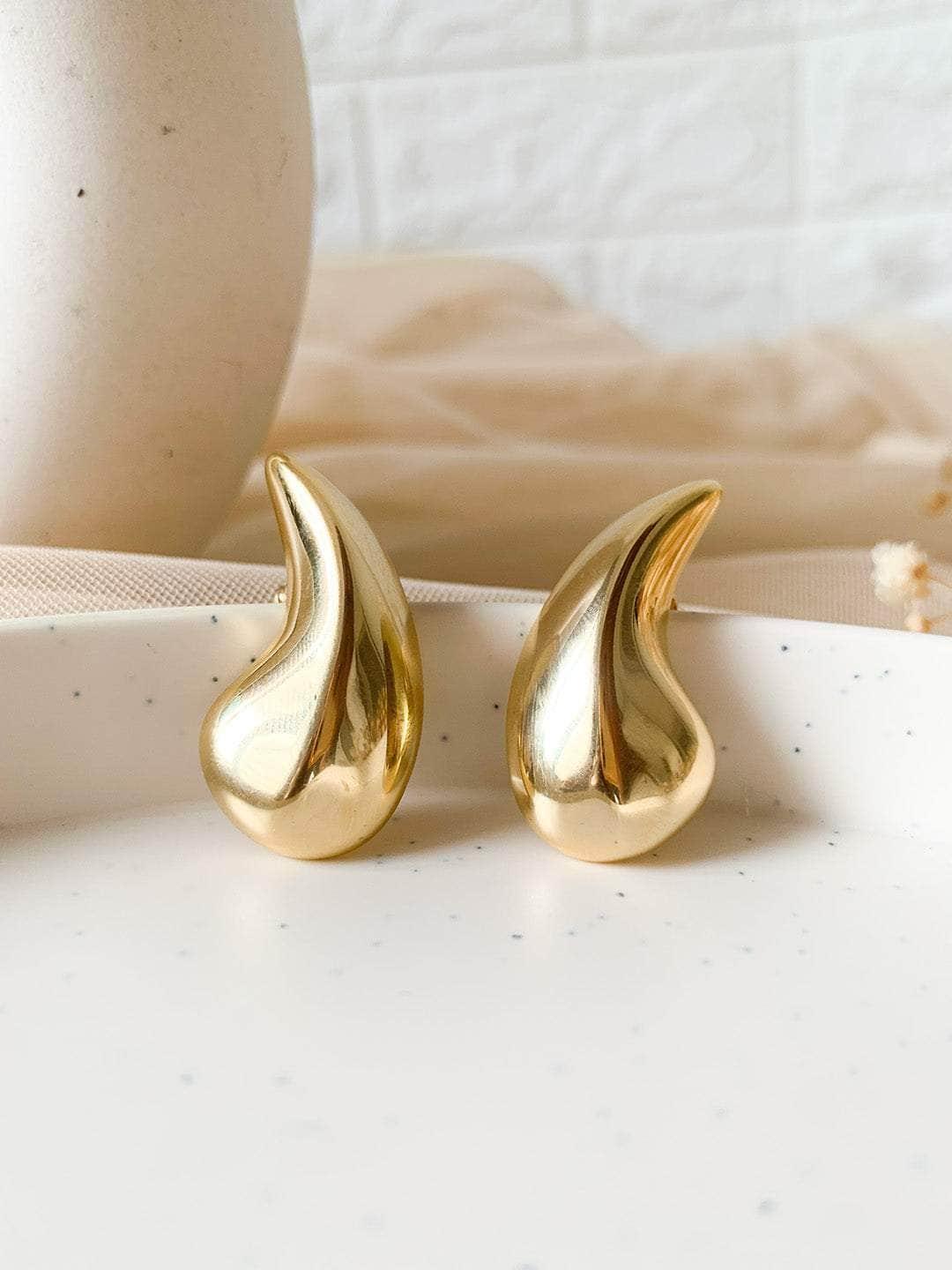 Ishhaara Small Eggplant Earrings Gold