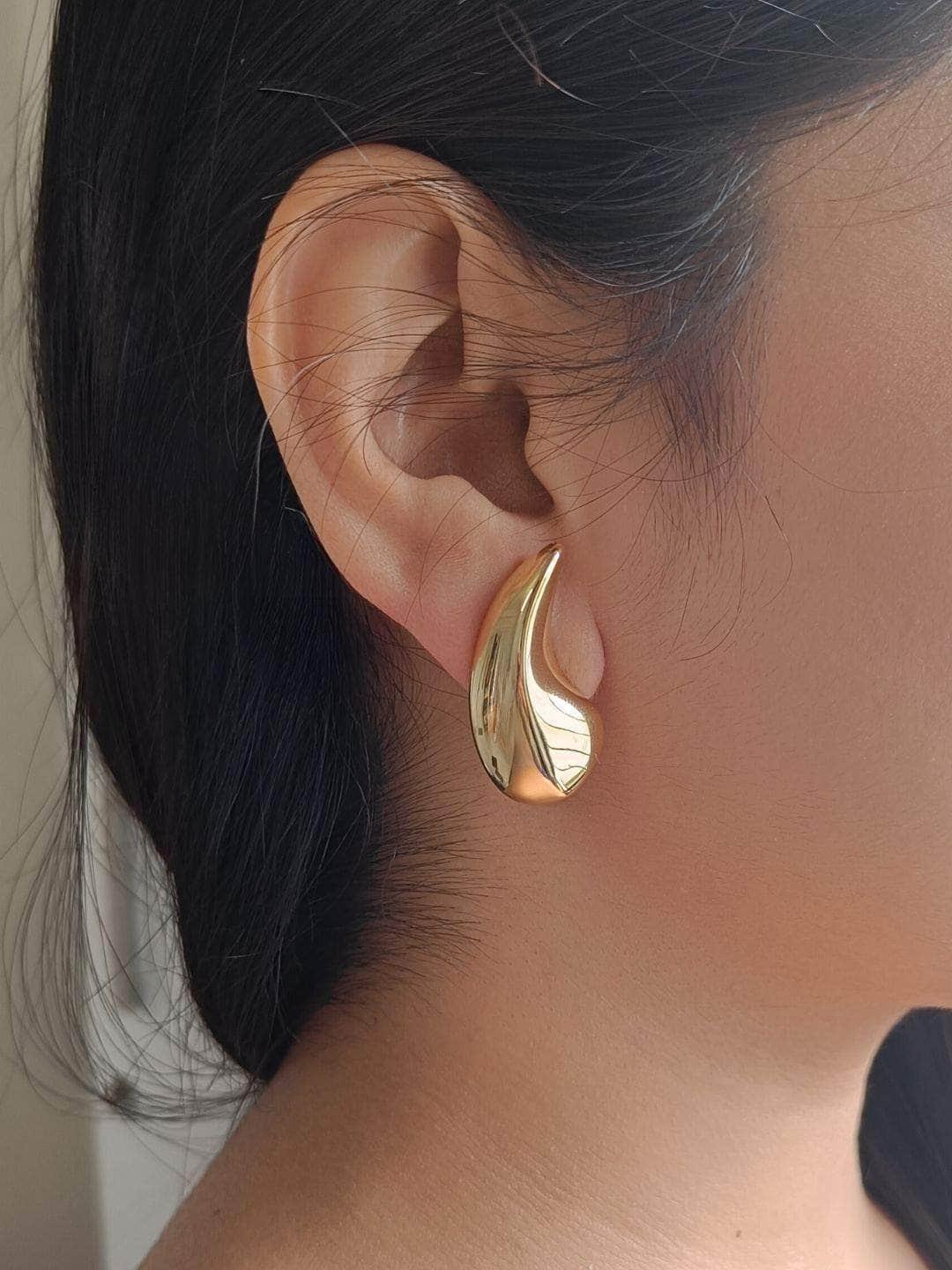 Ishhaara Small Eggplant Earrings Gold