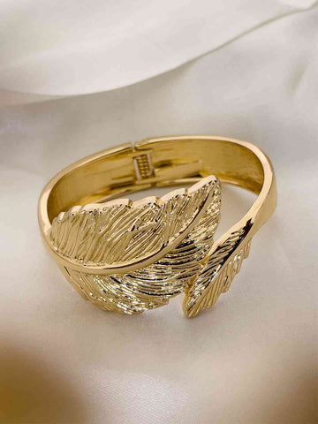 Ishhaara Gold Smear Leaf Shaped Bracelet