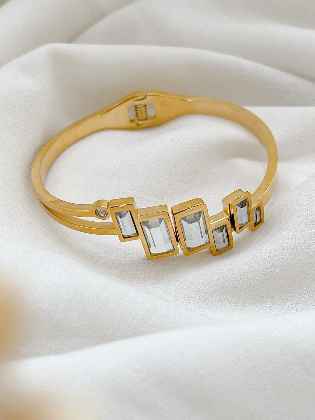 Ishhaara Gold Stainless Steel Mother Of Pearl Bracelet