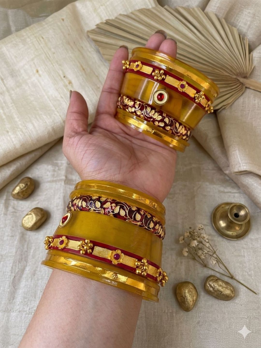 Ishhaara Golden Dhalu Chuda