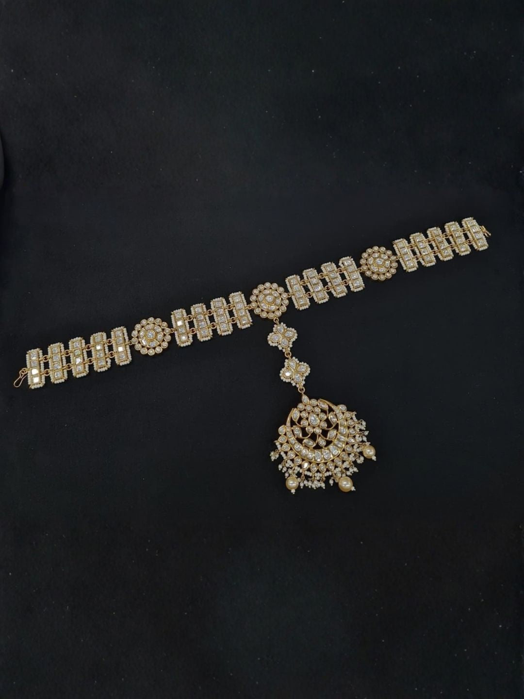 Ishhaara Golden Elegant Kundan Mathapatti