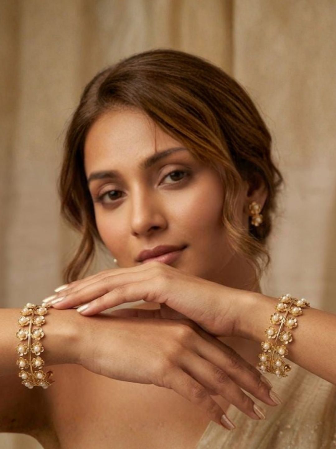 Ishhaara Golden Floral Pearl Bangle