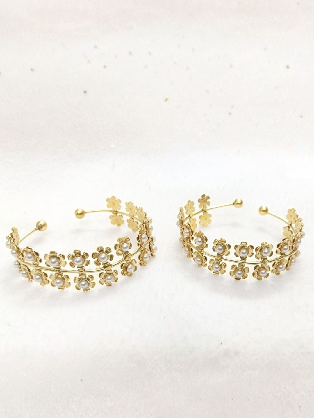 Ishhaara Golden Floral Pearl Bangle