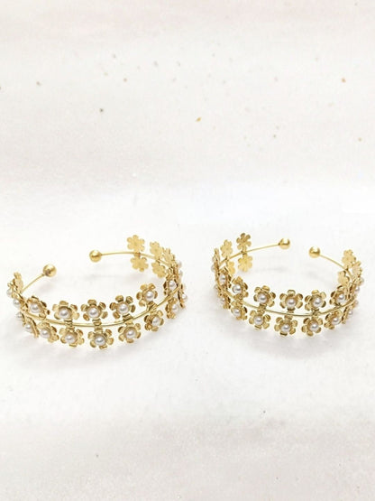 Ishhaara Golden Floral Pearl Bangle