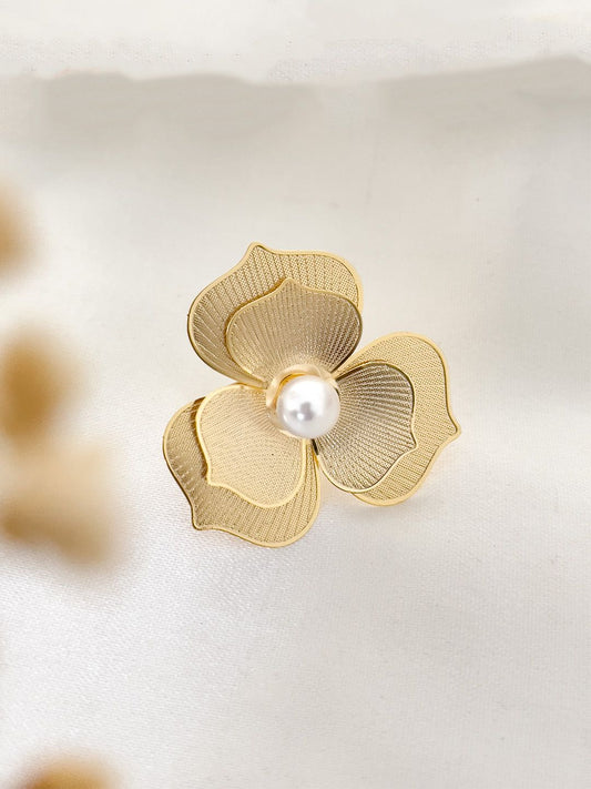 Ishhaara Golden Petal Flower Ring